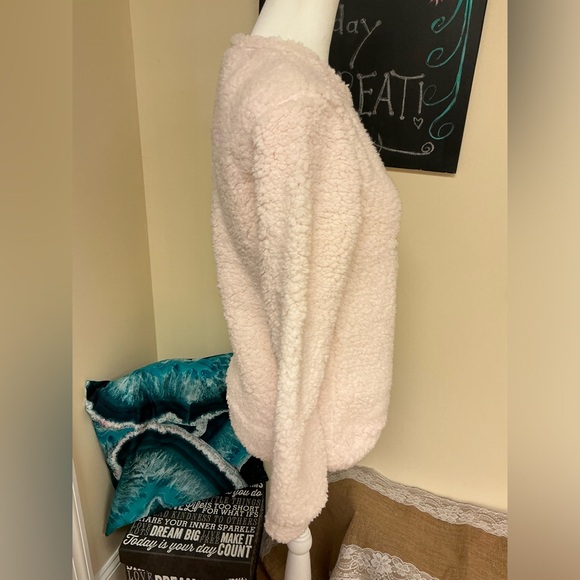 🎄Holiday Fleece Top w/Sequin Cat😽 - Picture 4 of 12